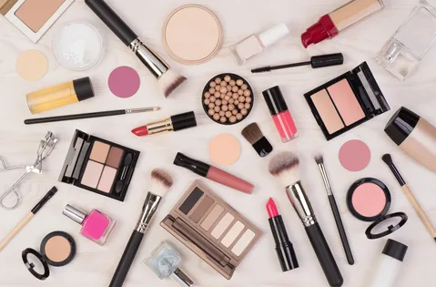 The Complete Beauty Blueprint: Healthy Hair, Radiant Skin, Makeup and Smart Cosmetic Choices